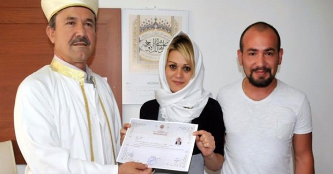 Özbek kızı Müslüman oldu