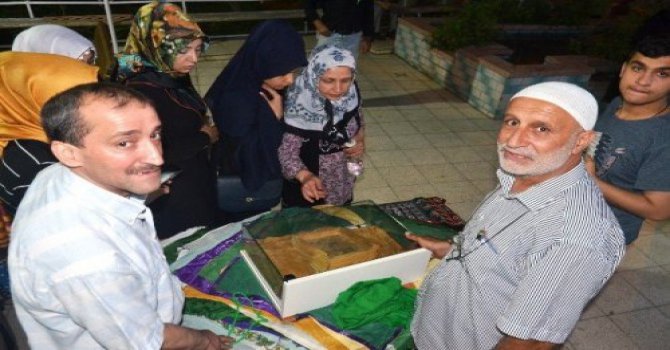 Peygamber sevdası gece yarısı kuyruk oluşturdu