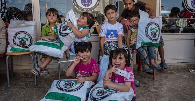 Suriyeli çocukların bayramlık sevinci