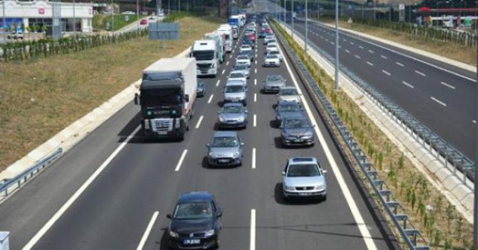 Yeni köprüde bayram trafiği yoğunluğu yaşanıyor