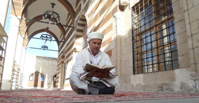 Asırlık camide ’itikâf’ ibadeti