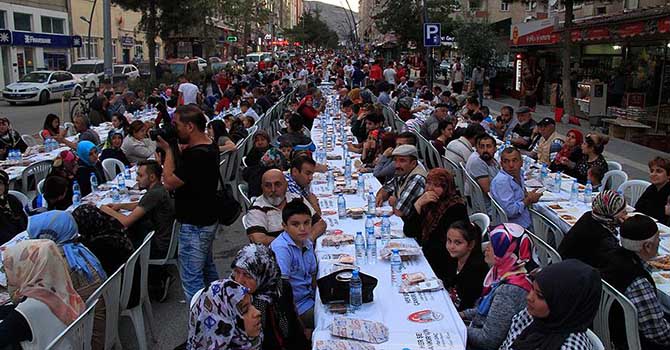 12 bin kişi birlikte iftar yaptı