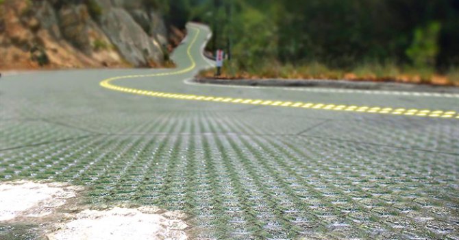 Güneş enerjili ilk yol hazır