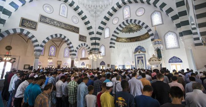 ABD'li Müslümanlar Amerika Diyanet Merkezi'nde bir araya geldi