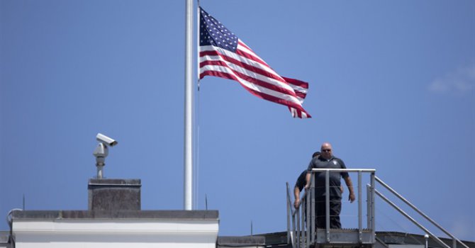 Beş kişinin öldüğü ABD'de bayraklar yarıya indirilecek
