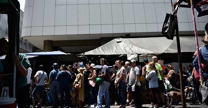 Maduro, Kolombiya sınır kapısını tekrar açtı