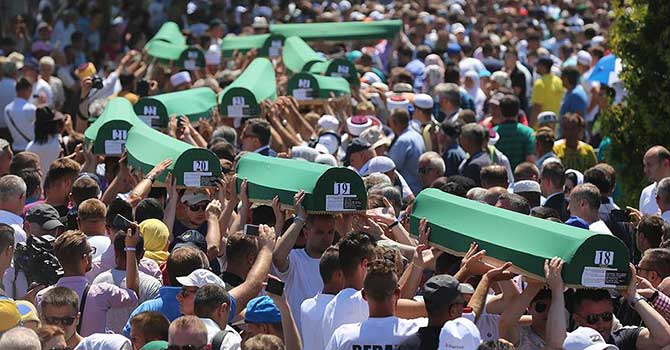 Srebrenitsa soykırımında öldürülen 127 kişi toprağa verildi