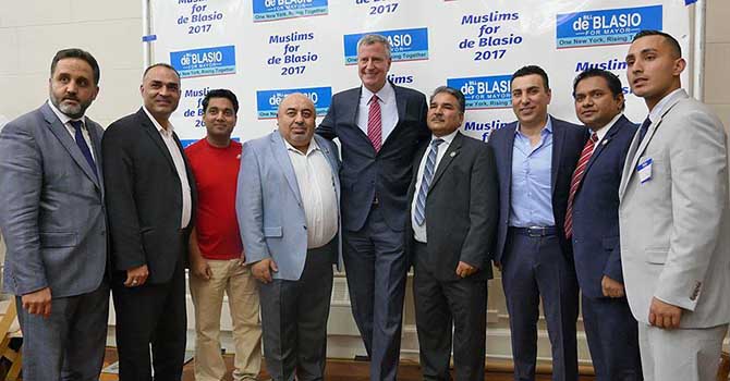 Müslümanlar New York'ta onun müslüman olmasını istiyor