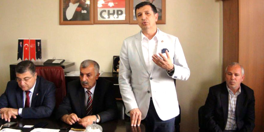 CHP'lilerden okunan ezana iki farklı tavır
