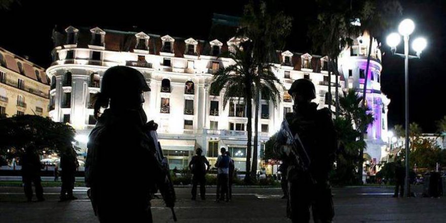 O tweeti atan muhabirle ilişkilerini kestiler