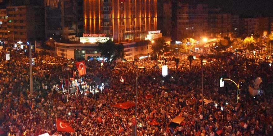 Ülke genelinde demokrasi nöbeti sürüyor