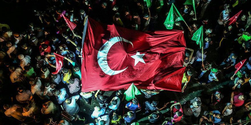 Gazzeliler darbe girişiminin başarısız olmasını kutladı