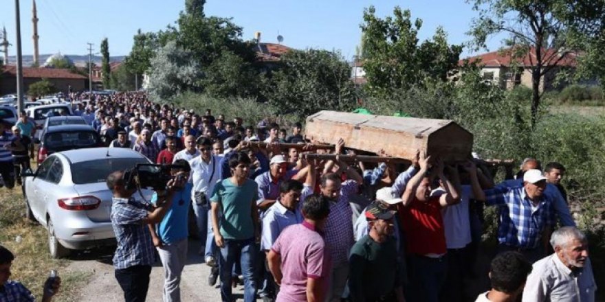 Darbe şehitleri dualarla uğurlandı