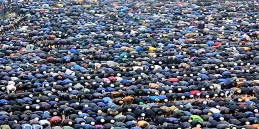 Sağlık Bakanı Akdağ, cemaatle namaz fotoğrafına dikkat çekti