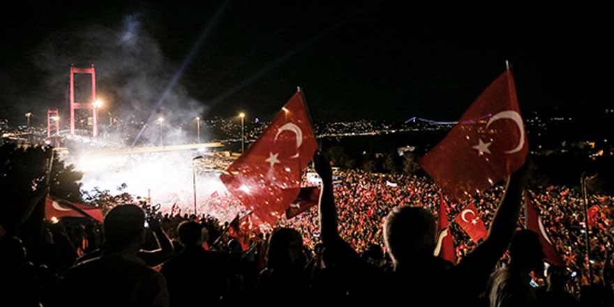 Darbeye karşı Boğaziçi Köprüsü'nde muhteşem yürüyüş