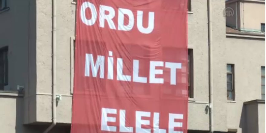 Genelkurmay'a Hulusi Akar'ın emri ile bu afişler asıldı