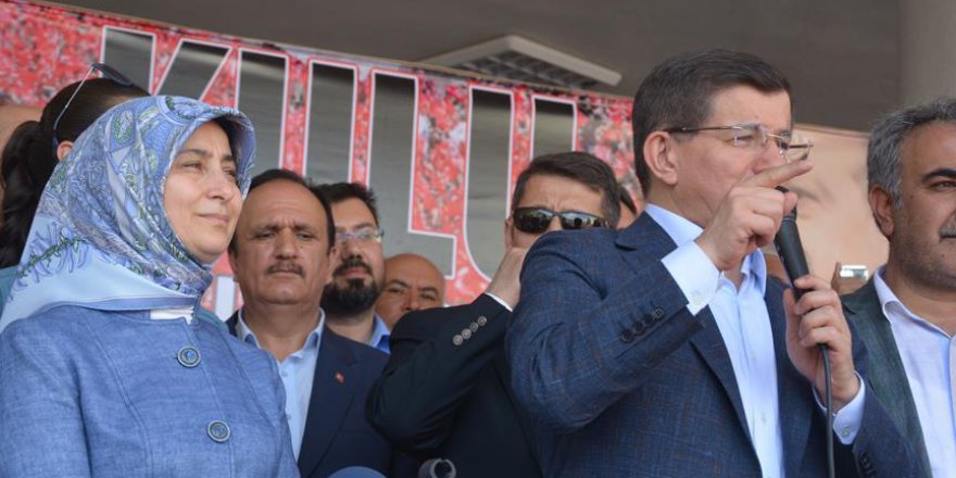 Davutoğlu: Böyle günlerde kim yiğit, kim dürüst ortaya çıkar