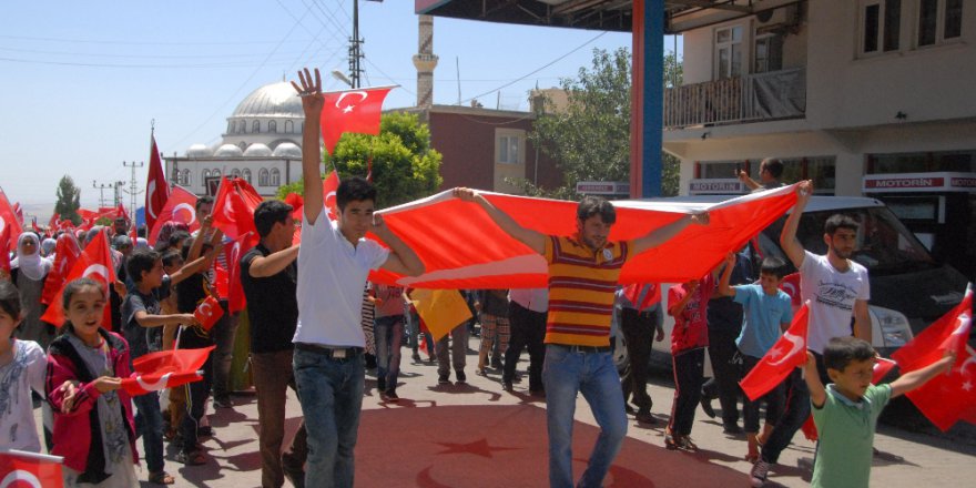 Diyarbakır'da darbe girişimine karşı yürüyüş