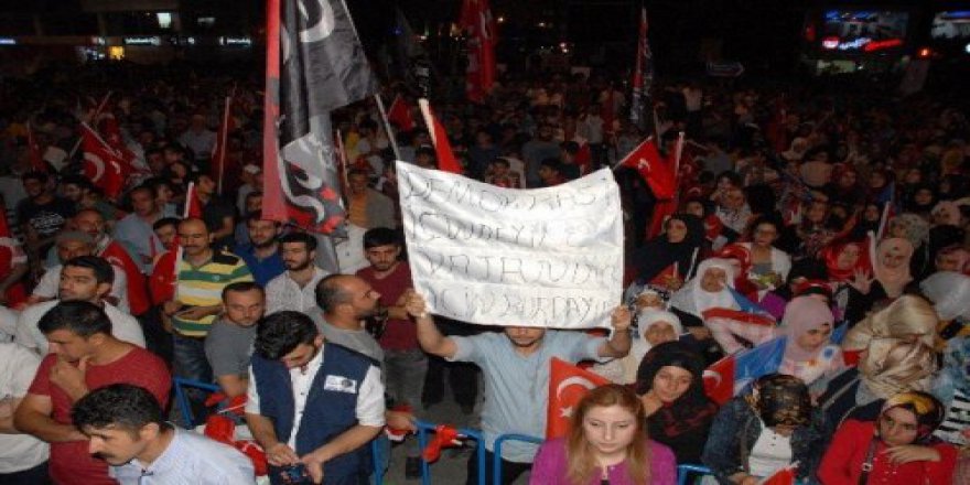 Millet gönül dünyasından demokrasi nöbetini çıkarmayacak