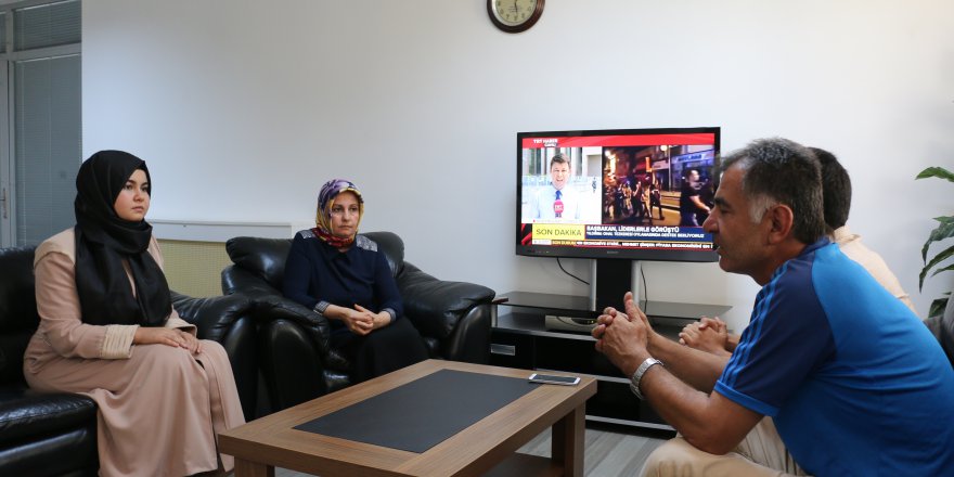 Askeri araca bindi darbeci askerleri durdurdu