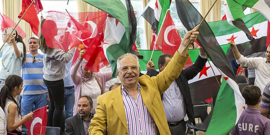 İngiltere darbenin engelleyişini kutladı