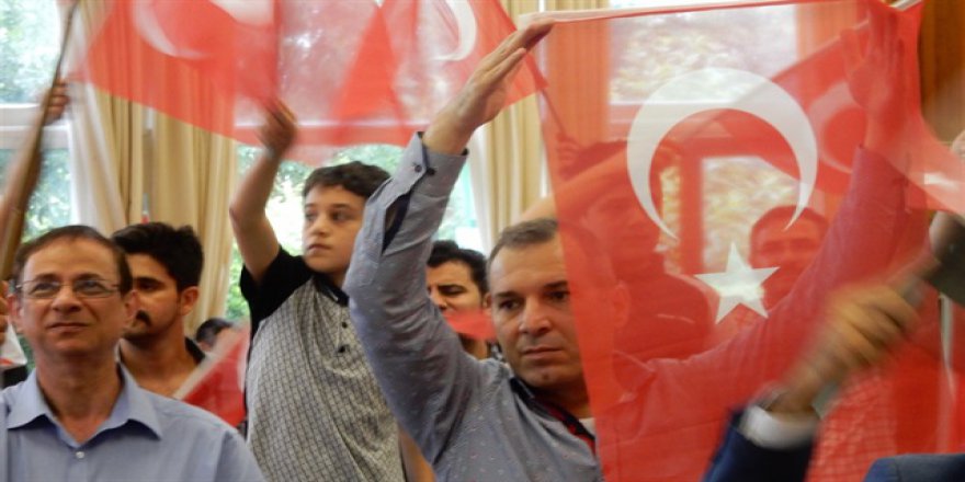 Londra'da Suriyelilerden Türkiye'ye destek