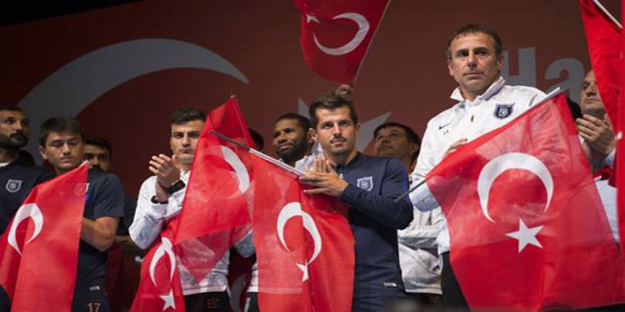 Emre Belözoğlu demokrasi nöbetinde