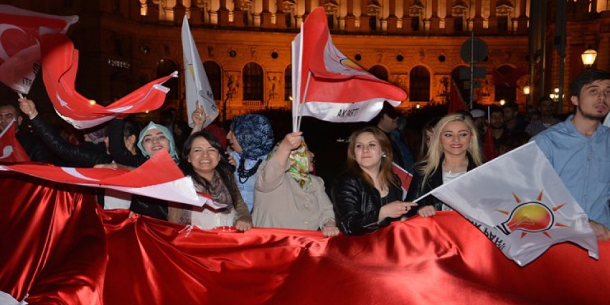 Teröristlere stand açtıran Avusturya'dan Türk bayrağı yasağı