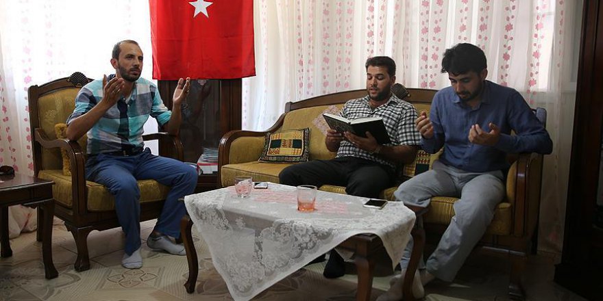 'Suriyeliler olarak Türkiye'nin her daim yanındayız'