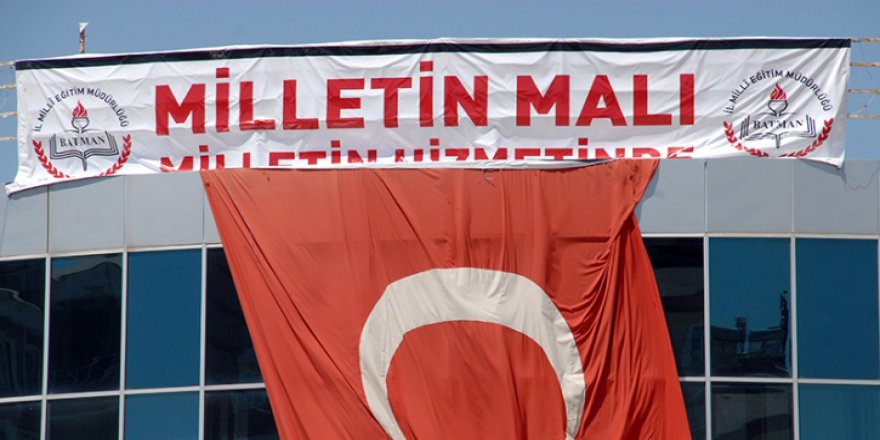 FETÖ'nün kapatılan okullarına "milletin malı milletin hizmetinde" yazılı afiş asıldı