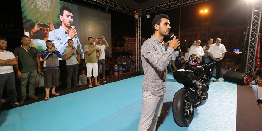 Kenan Sofuoğlu'ndan Demokrasi Nöbeti'ne destek