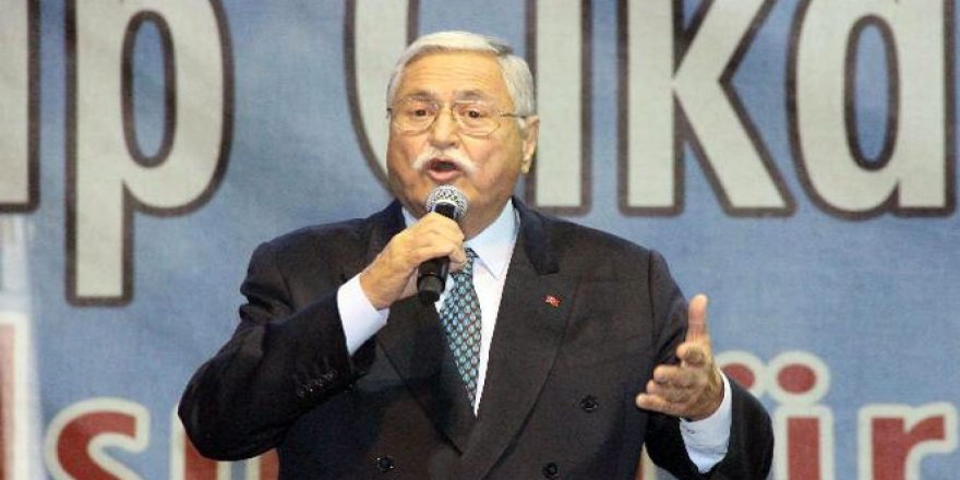 Hasan Celal Güzel: Bu Darbe Girişiminin arkasında daha büyük güçler var