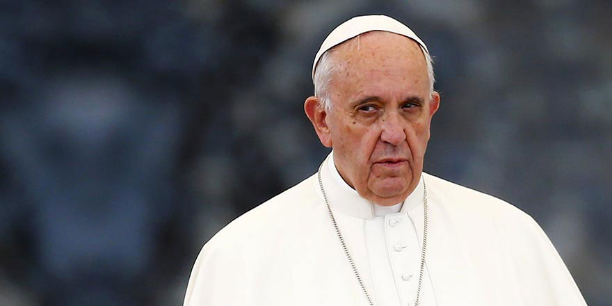 Papa, bombaya değil bombanın adına kızdı