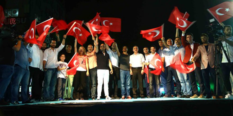 Radyocular vatan ve demokrasi nöbetinde