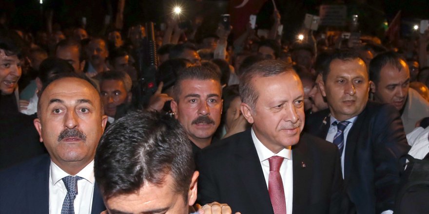 Cumhurbaşkanı Erdoğan demokrasi nöbetinde