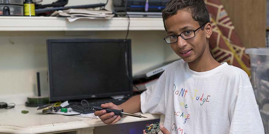 İcadı yüzünden kelepçelenen Müslüman mucit çocuk dava açtı