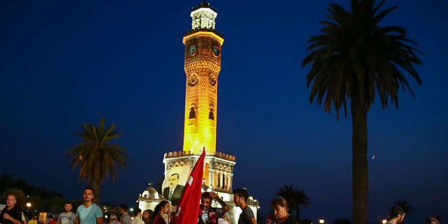 İzmir'e '15 Temmuz Demokrasi Şehitleri Meydanı'