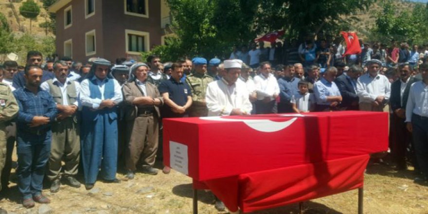 Teröristlerin öldürdüğü AK Partili başkan defnedildi