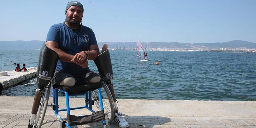 Depremde ayaklarını kaybetti, kendini topluma adadı