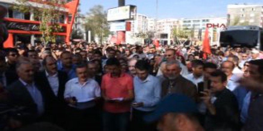 Van'da Teröre Karşı Birlik Yürüyüşü