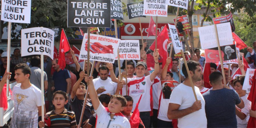"Kahrolsun PKK, Kahrolsun FETÖ" sloganları atıldı