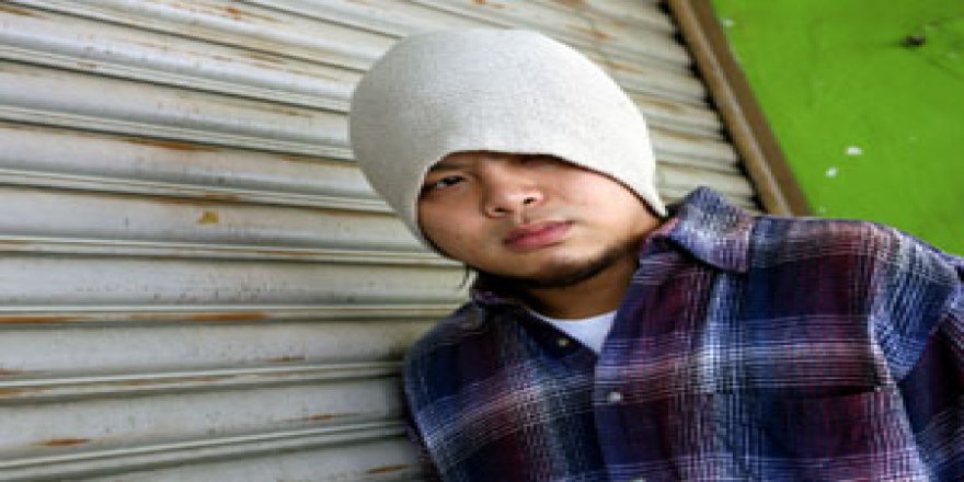 Ünlü şarkıcı İslam'a hakaretten tutuklandı