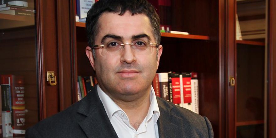 'Kamuya açık bir yerde dini vecibelerine göre örtünmeye kimse karışamaz'