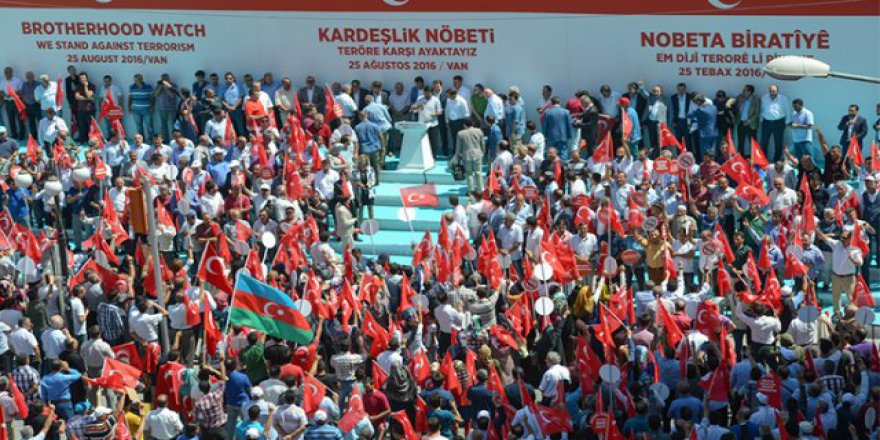 Van'da 'darbe ve teröre karşı birleşelim mitingi'