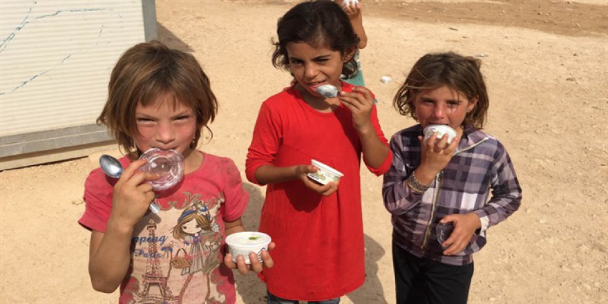 Suriyeli 10 bin çocuğa dondurma