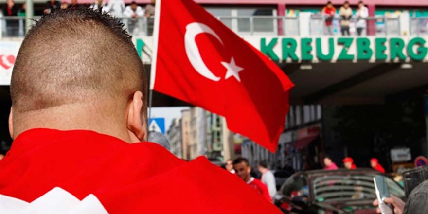 Evde konuşulan dili söylemeyene ceza