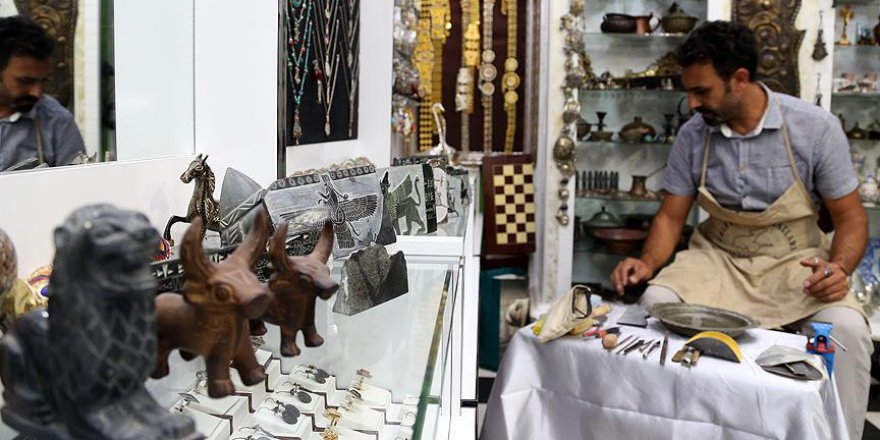 Üç bin yıllık tarihi, taş ve takılara işliyor