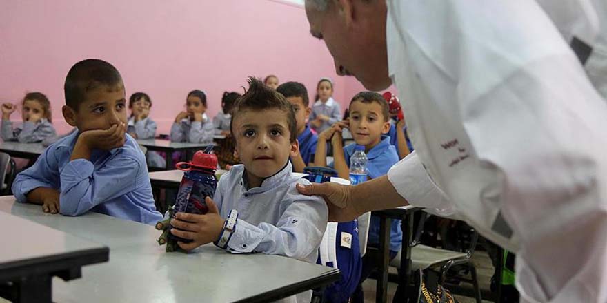 İsrail'in ailesini öldürdüğü 'minik Devabişe' okula böyle başladı