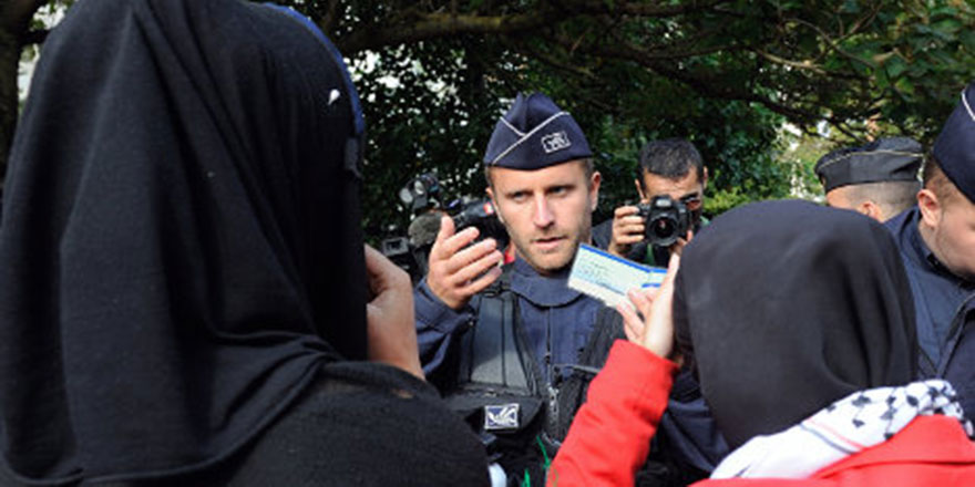 Başörtü, Fransa'nın değerlerine aykırı bulundu