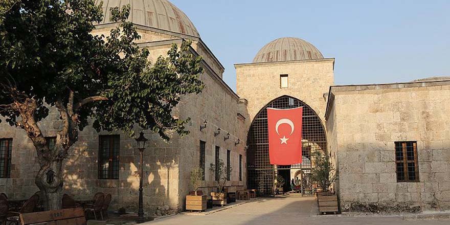 Tarihi külliyenin ihtişamı göz kamaştırıyor